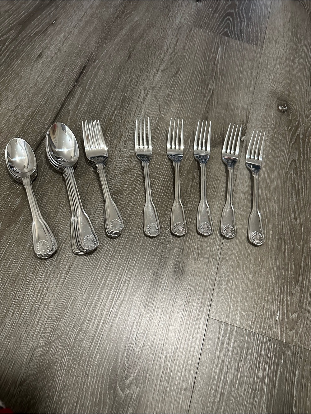 Classic Shell-Pattern Stainless Steel Flatware Set - Silver - Picture 7 of 10